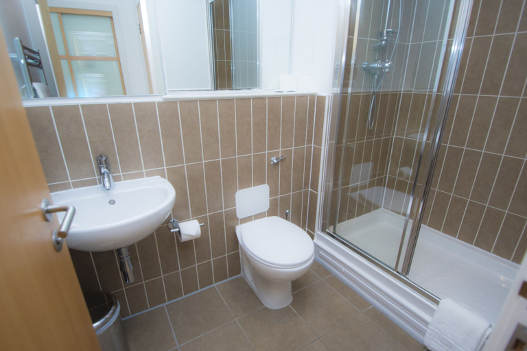 Bathroom 3, Ocean Serviced Apartments, Edinburgh