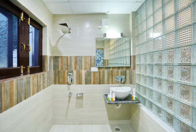 Bathroom 4, Hotel Shefaf, Srinagar