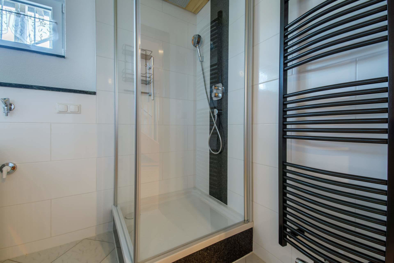 Bathroom 3, Luxus Ferienhaus Feldberg, Breisgau-Hochschwarzwald