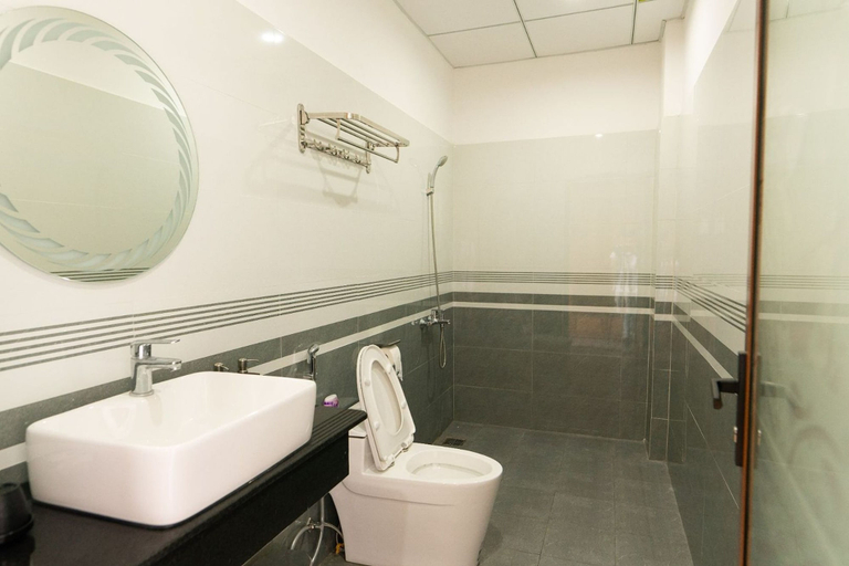 Bathroom 4, Khang Hy Hotel, Buon Ma Thuot