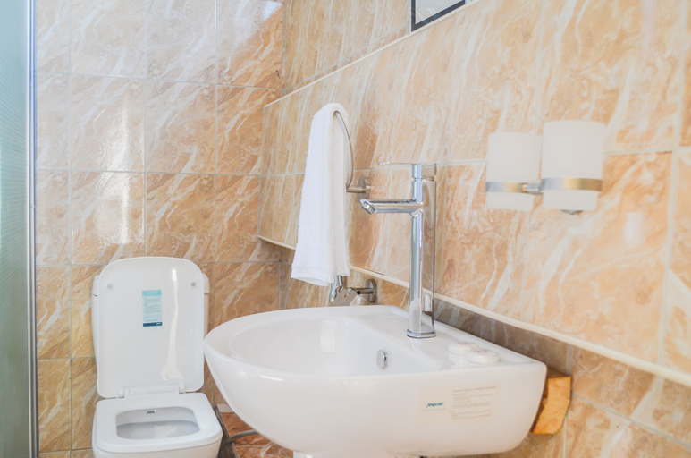 Bathroom 3, Igar Plaza Hotel, Jinja