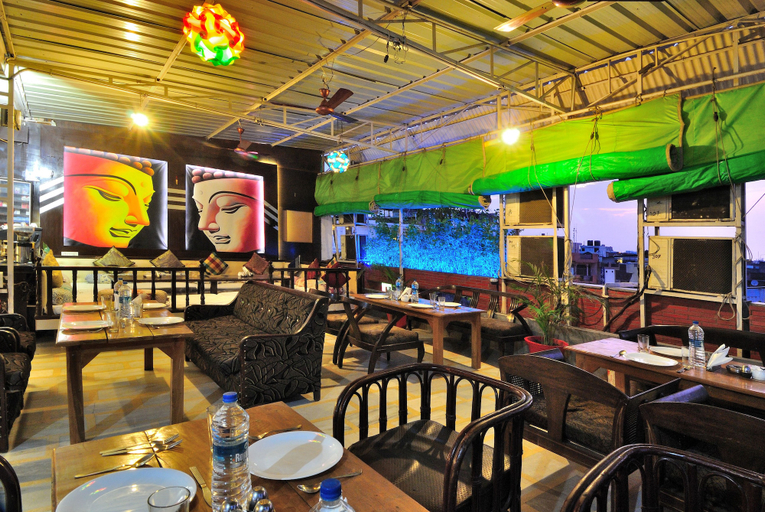 Food & Drinks 4, Hotel Shelton, Delhi