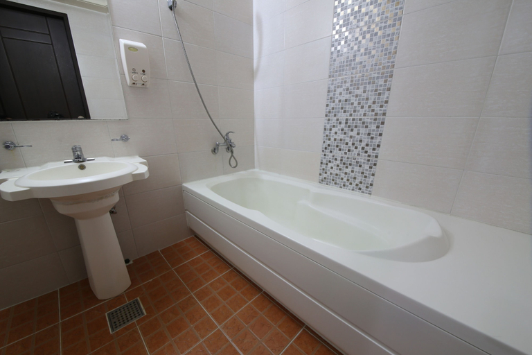 Bathroom 3, Bali Motel, Gongju