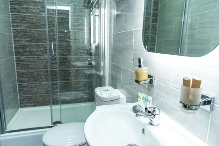Bathroom 3, Meridian Serviced Apartments, Bradford