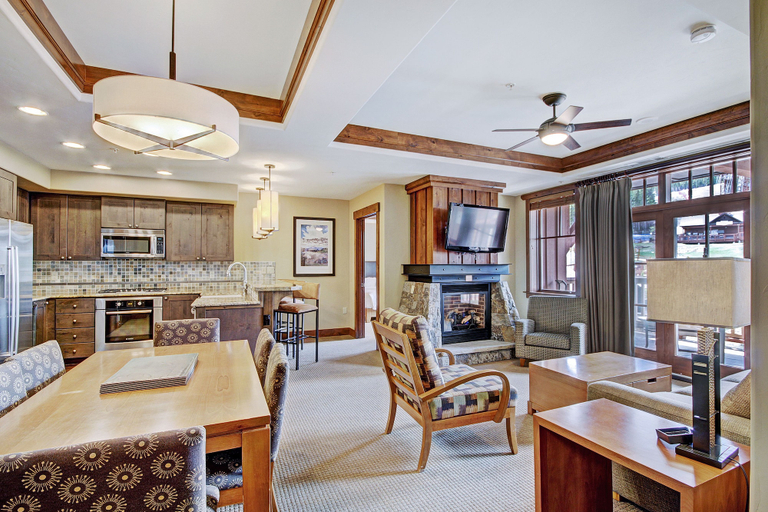 Food & Drinks 5, One Ski Hill Place, a RockResort, by Vail Resorts, Summit