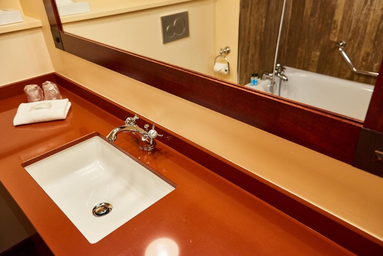Bathroom 4, Disney'S Hotel Cheyenne, Seine-et-Marne