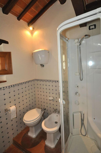 Bathroom 3, Villa Calcinaio, Arezzo