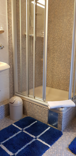 Bathroom 5, Hotel Julia, Düren