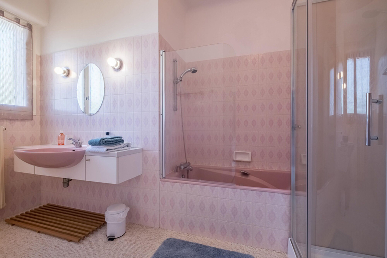 Bathroom 5, Le Domaine de la Clotière, Ille-et-Vilaine