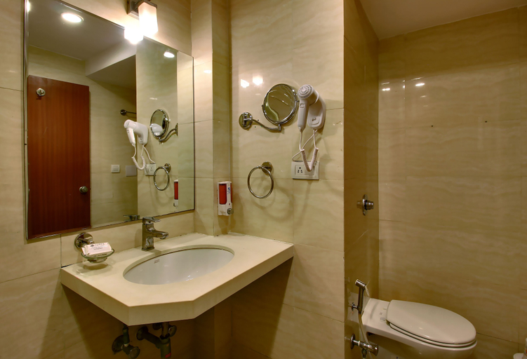 Bathroom 5, Aarya Grand Hotels & Resorts, Ahmadabad
