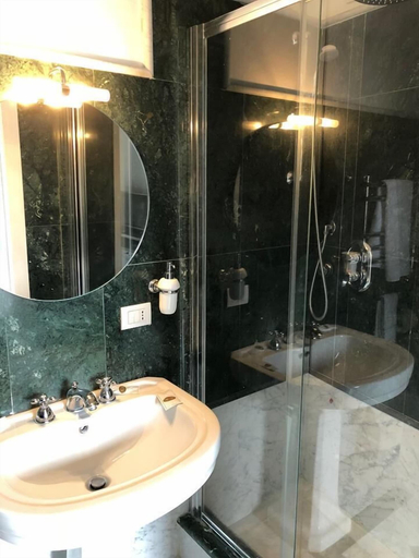 Bathroom 2, Compasso Suites, Viterbo