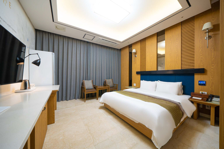 Bedroom 2, HOTEL CORE, Naju