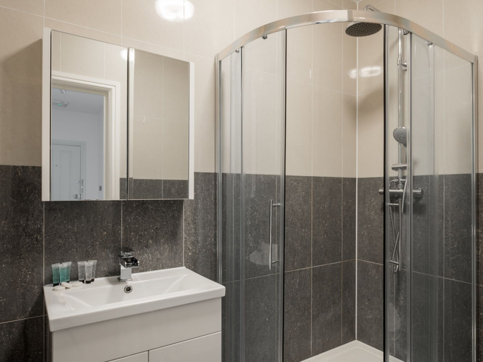 Bathroom, Luxurious 2 Bed Apartment in Central Bedford, Bedfordshire
