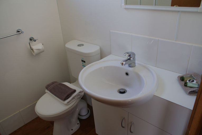 Bathroom 4, Warrnambool Motel and Holiday Park, Warrnambool