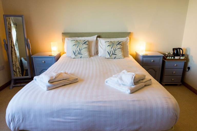 Bedroom 2, Old Pier Cottage B&B, Highland