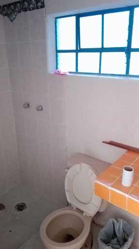 Bathroom 5, CynCas, Villa Guerrero
