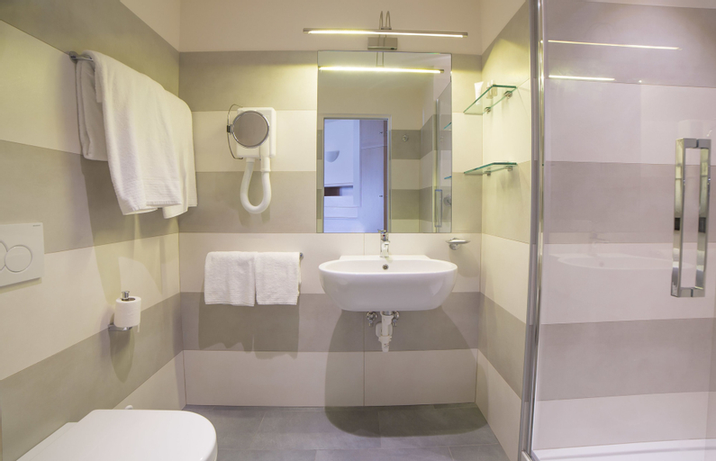 Bedroom 5, Laurin, Genova