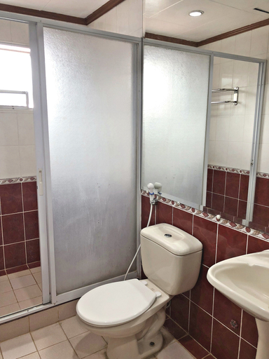 Bathroom 3, Ang Tahanan ni Aling Meding Hotel, San Pablo City