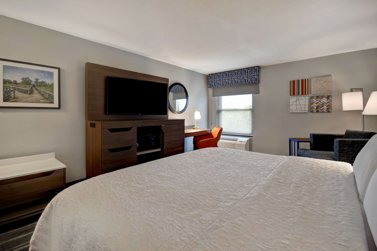 Bedroom 3, Hampton Inn Potomac Mills/Woodbridge, Prince William