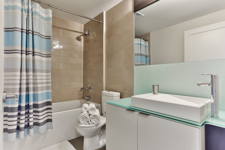 Bathroom 4, QuickStay - Gorgeous 2-Bedroom in the Heart of Downtown, Toronto
