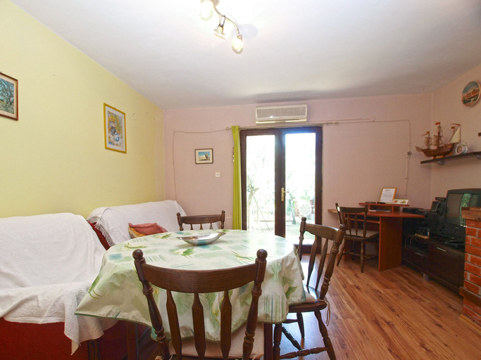 Others 5, Apartment 949, Pula