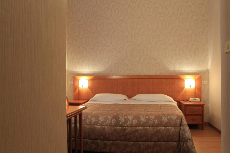 Bedroom 3, Hotel Kristina, Imperia