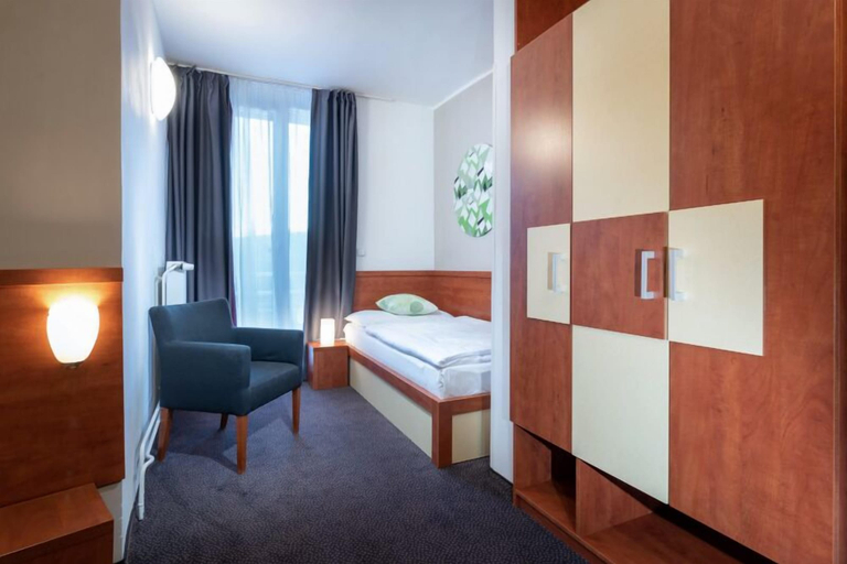 Bedroom 3, Atrium Hotel, Poprad