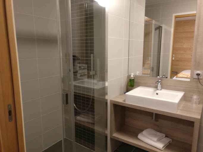 Bathroom 4, Best Western Plus Pays du Mont Blanc, Haute-Savoie