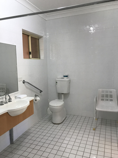 Bathroom 4, Country Gardens Motor Inn, Cowra