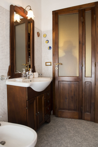 Bathroom 3, Sabrina Suite, Messina