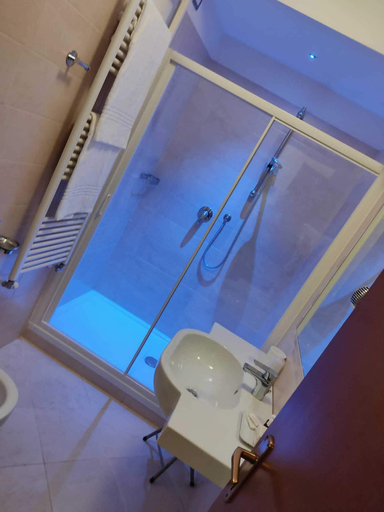 Bathroom 4, Albergo Al Corso, Milano