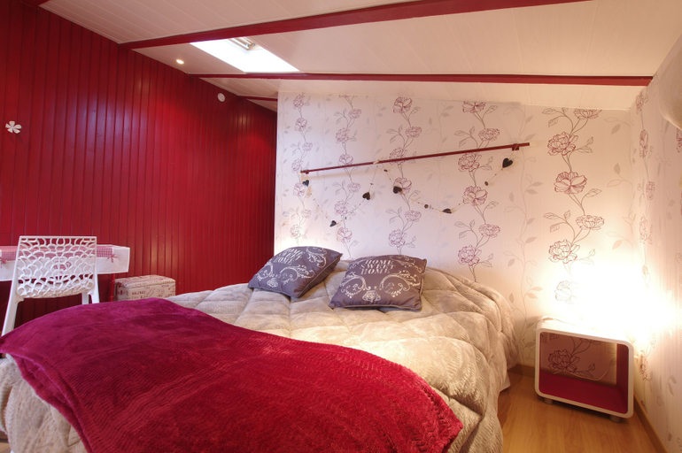 Bedroom 2, Chambres d'hôtes Les Denias, Gironde