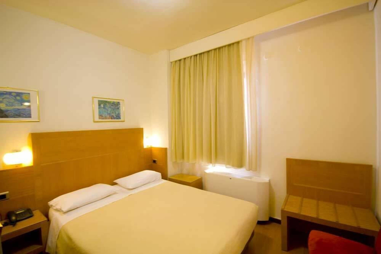 Bedroom 3, Diana Hotel, North Aegean