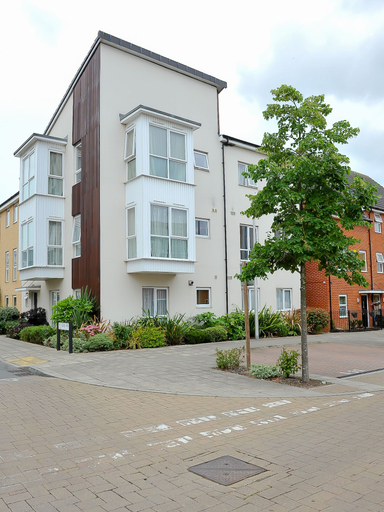 Exterior & Views 2, Select Serviced Accommodation - Gweal Place, Wokingham