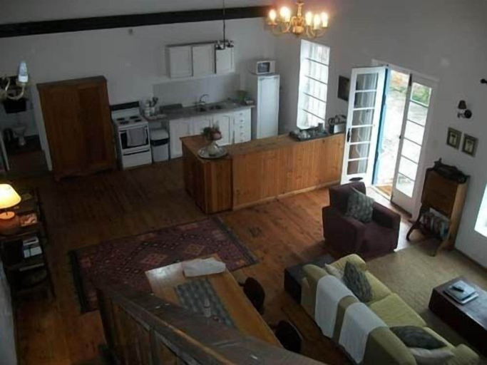 Others 5, Bartholomew's Loft, Cacadu