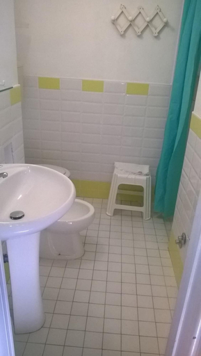 Bathroom 5, Hotel Maria Gabriella, Rimini