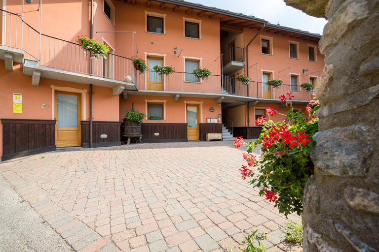 Exterior & Views 2, Agriturismo Lou Rosé, Aosta