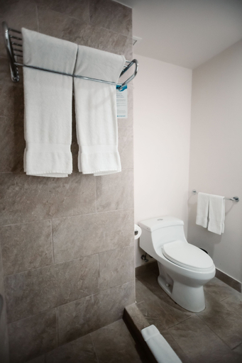 Bathroom 4, Wyndham Tamarindo, Santa Cruz