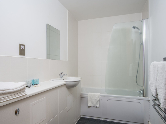 Bathroom, Luxury 2 Bed Apartment, Bedfordshire