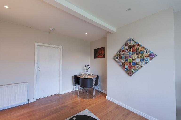 Others 4, Montgomery Apartments - Stevensons, Edinburgh