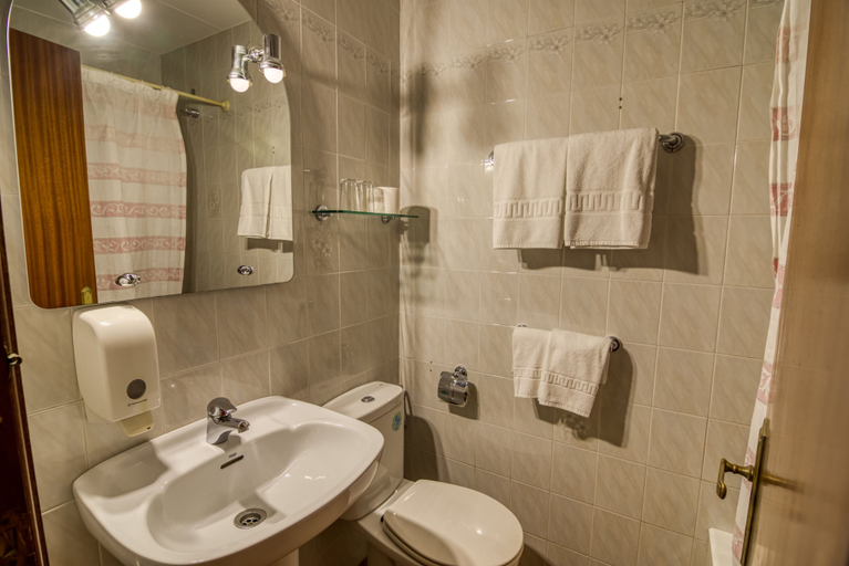Bathroom 4, Hostal La Isla, Baleares