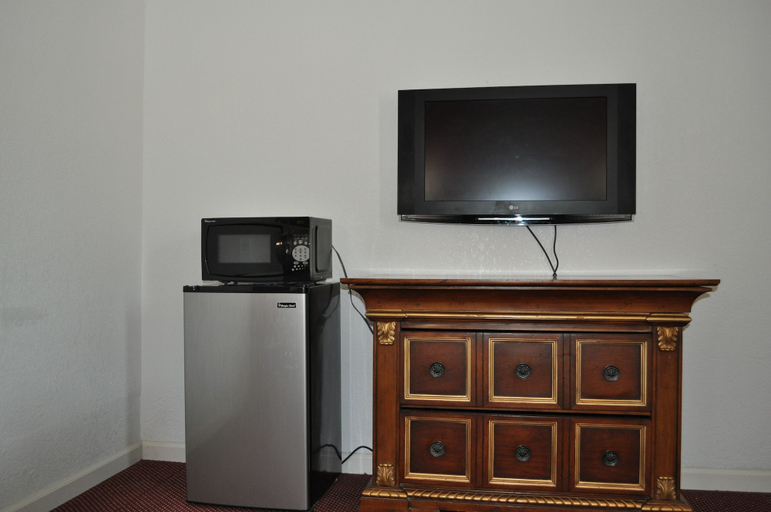Others 5, A Nights Inn, Kern