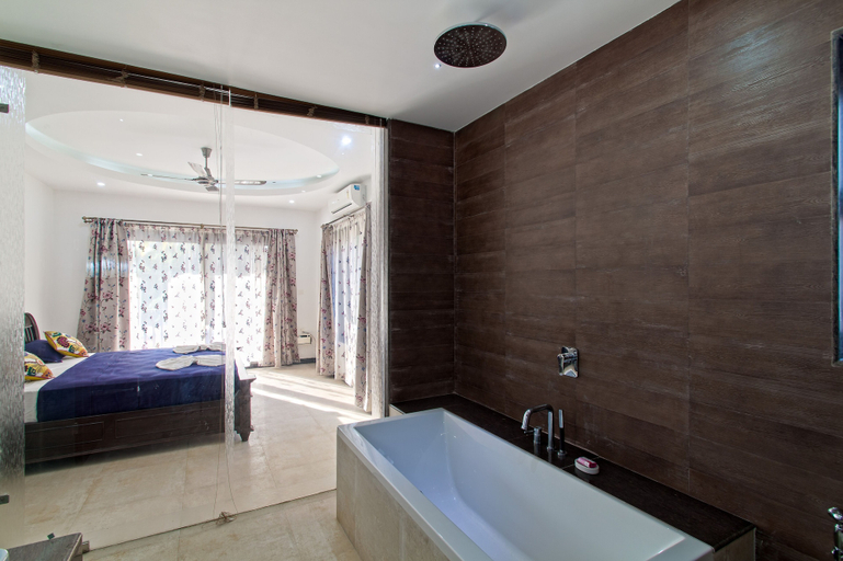 Bathroom 2, Villa Calangute Phase 10, North Goa