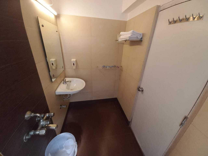 Bathroom 4, Hotel Rama Heritage, Nashik