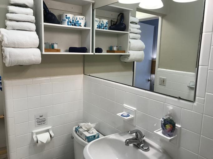 Bathroom 4, Casitas Coral Ridge, Broward