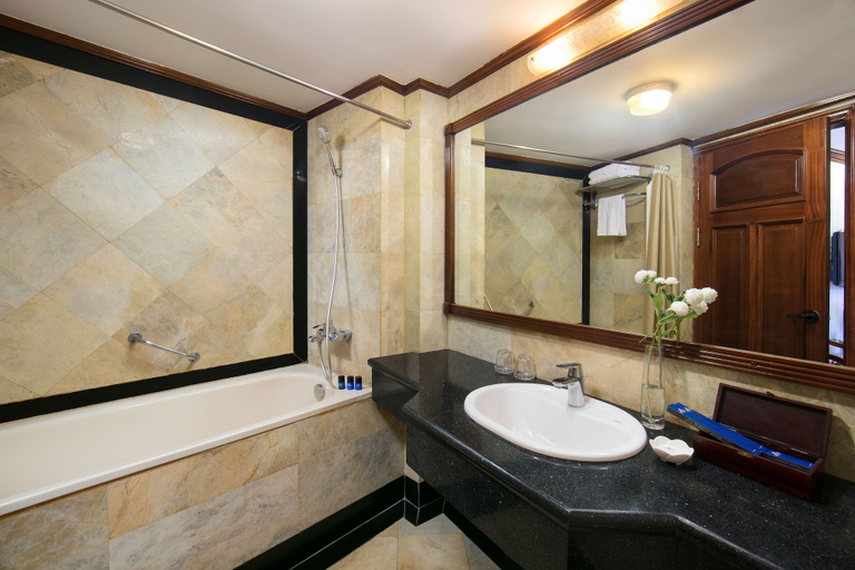 Bathroom 5, Thien Thai Hotel, Ba Đình