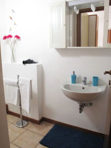 Bathroom 2, Lovely Studio Apartment, Milano