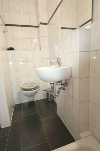 Bathroom 4, Penny Pension, Wolfsburg
