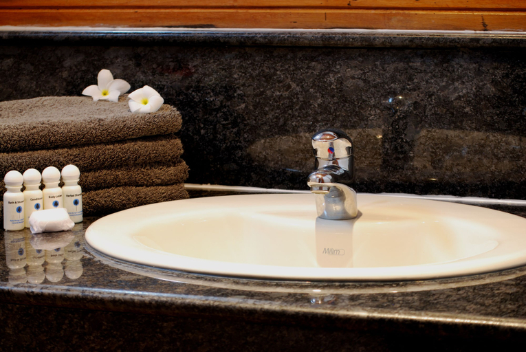 Bathroom 5, Kalla Bongo Lake Resort, Hikkaduwa
