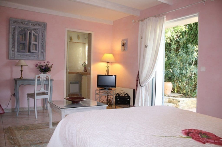 Bedroom 4, Les Roches Rouges Chambres d'hôtes, Bouches-du-Rhône